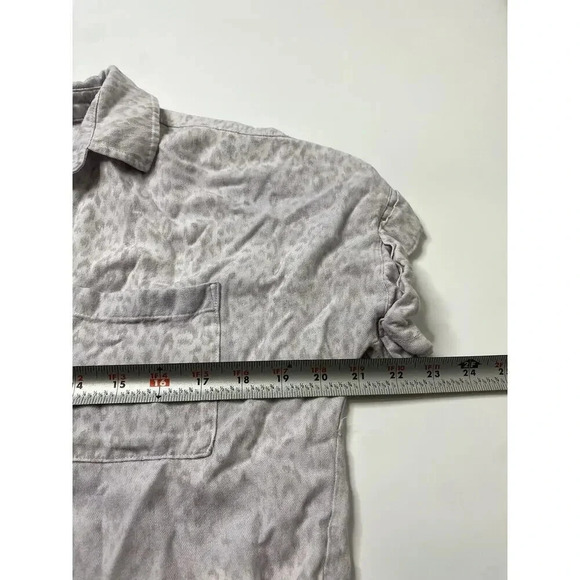 Cloth and Stone Women’s Size M Lavender Animal Print Tie Front Button Up Top - Picture 5 of 6